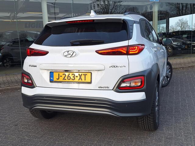 Hyundai Kona EV Fashion 64 kWh | SOH: 96,4% | 3 Fase | Warmtepomp | HUD | Navi | Adaptive CC | Blindspot |