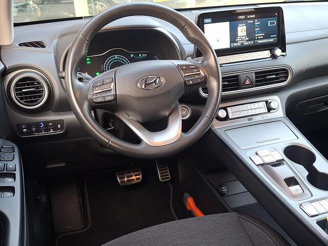 Hyundai Kona EV Fashion 64 kWh | SOH: 96,4% | 3 Fase | Warmtepomp | HUD | Navi | Adaptive CC | Blindspot |