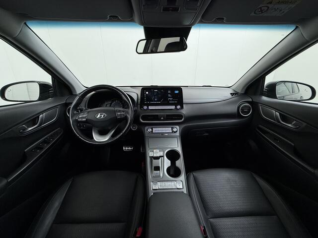 Hyundai Kona EV 64kWh 204pk SOH 100% Premium Schuif-/Kanteldak Leer Warmtepomp Head-Up Display Apple Carplay Android Navi Camera Elektr.Stoelen+Leer+Verwarmd+Gekoeld Adaptive Cruise/Stop&Go Zelfsturend Multimedia Forward-Collision-Avoidance-Assist (FCA)Led Keyless DAB