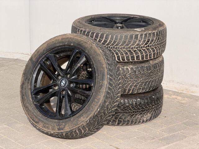 Hyundai Kona EV Comfort Smart 64 kWh / SOH 100% / Afneembare Trekhaak / Warmtepomp / Dealer Onderhouden / Camera / Navigatie Apple Carplay & Android Auto / Adaptieve Cruise Control / Stoel Verwarming / Stuurwiel Verwarming / CCS Snelladen /