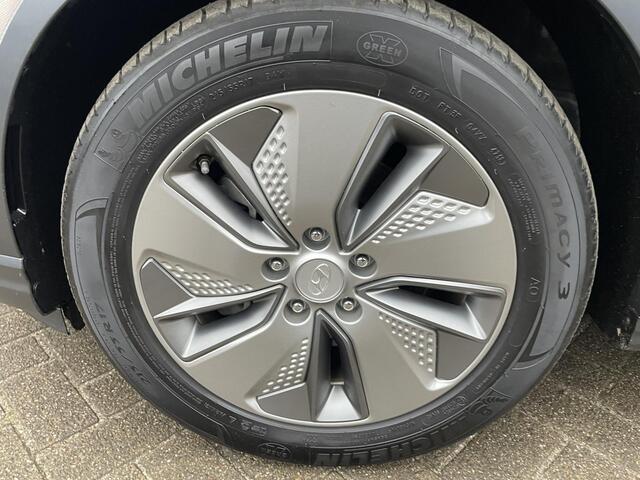 Hyundai Kona EV Premium 64 kWh | | Leder | Stoel verwarming | Camera |