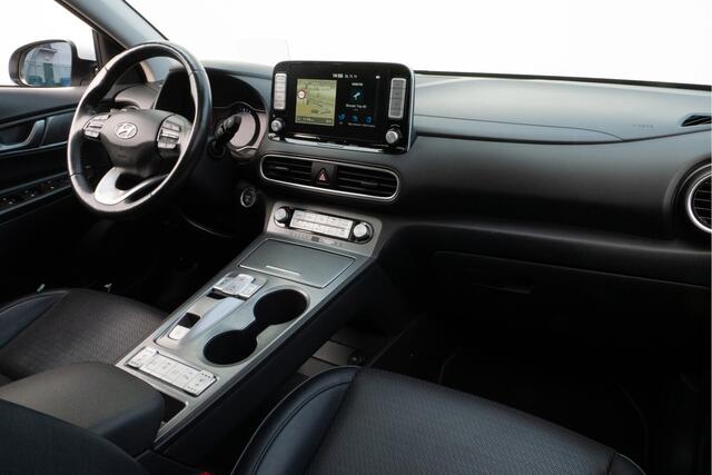 Hyundai Kona EV Premium 64 kWh SOH 93% Schuifdak/ Stoel-stuurverwarming/ Krell audio/ Camera/ Head up/ Blindspot/ Carplay
