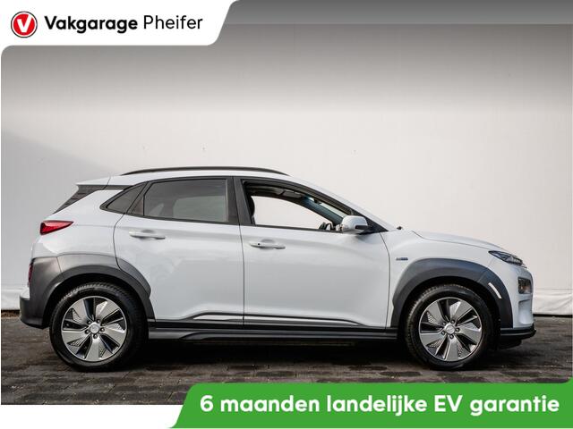 Hyundai Kona EV Premium 64 kWh SOH 93% Schuifdak/ Stoel-stuurverwarming/ Krell audio/ Camera/ Head up/ Blindspot/ Carplay