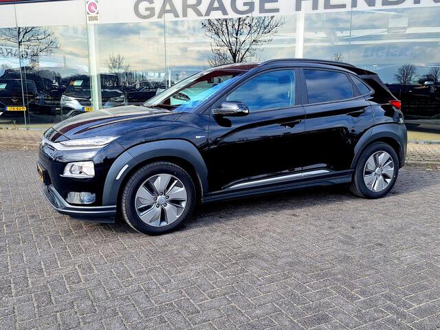 Hyundai Kona EV Fashion 64 kWh | SOH: nnb | Trekhaak | 3 Fase | Warmtepomp | HUD | Navi | Adaptive CC | Blindspot |