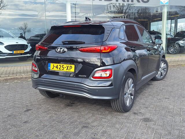 Hyundai Kona EV Fashion 64 kWh | SOH: nnb | Trekhaak | 3 Fase | Warmtepomp | HUD | Navi | Adaptive CC | Blindspot |