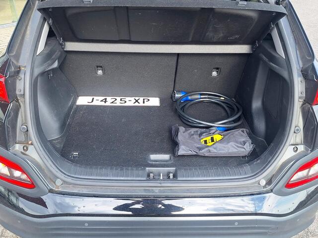 Hyundai Kona EV Fashion 64 kWh | SOH: nnb | Trekhaak | 3 Fase | Warmtepomp | HUD | Navi | Adaptive CC | Blindspot |