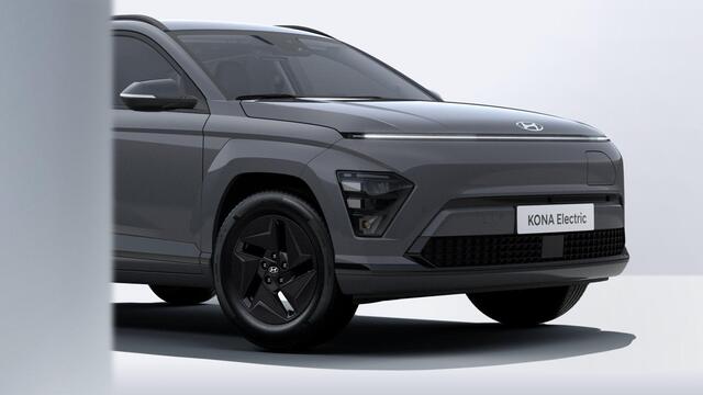 Hyundai Kona Electric Long Range Pure Edition 64.8 kWh / ¤1.500,- Korting / Stoel + Stuur Verwarming / Navigatie / Keyless / Apple Carplay & Android Auto / Adaptive Cruise /