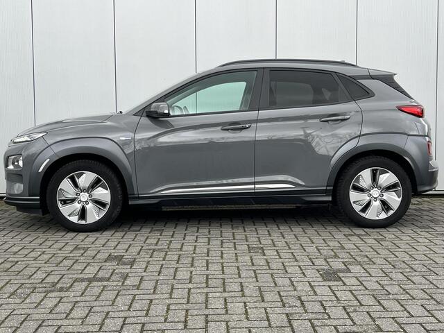 Hyundai Kona EV Premium 64 kWh / Navigatie / Lederen Bekleding / Electrische stoelverstelling / Stoel verwarming en verkoeling /