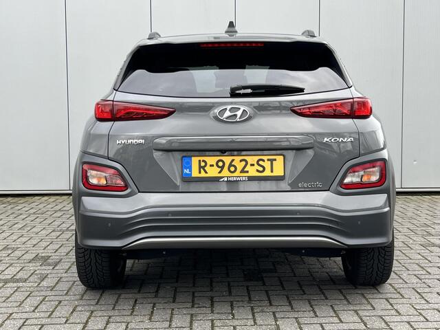 Hyundai Kona EV Premium 64 kWh / Navigatie / Lederen Bekleding / Electrische stoelverstelling / Stoel verwarming en verkoeling /