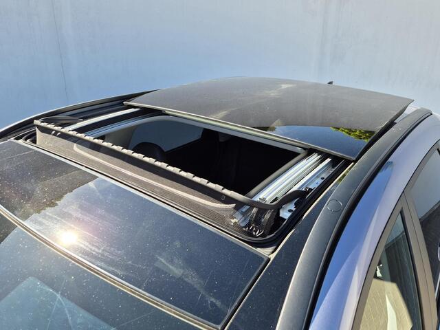 Hyundai Kona 1.6 GDi HEV Premium Sky Automaat / Zo goed als nieuw! / Sensation Pack / Trekgewicht 1.300 kg / Stuur- en Stoelverwarming / Stoelventilatie voor / / Elektrische achterklep / Apple Carplay Android Auto / BOSE Audisysteem /