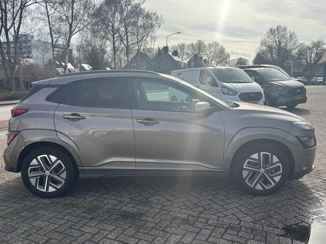 Hyundai Kona EV Fashion 64 kWh | Trekhaak | Head-Up Display | Keyless entry | Navigatie | SCI