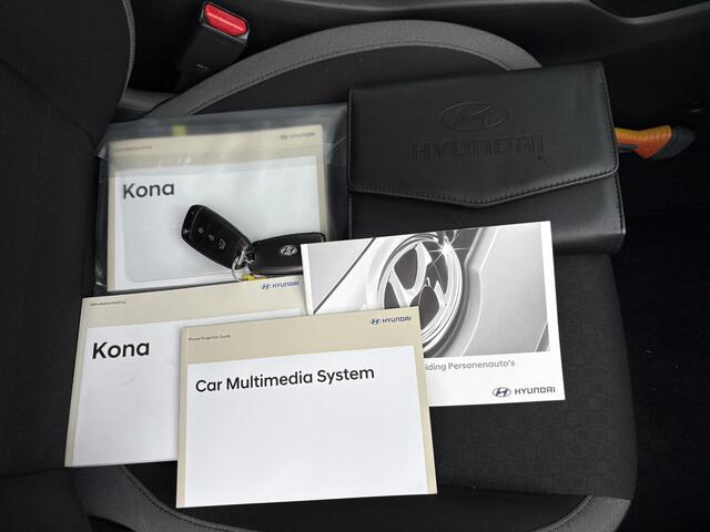 Hyundai Kona 1.0T Essence / Winter en zomerbanden op velg / Trekhaak (1200kg) / Apple CarPlay/Android Auto / Airco /