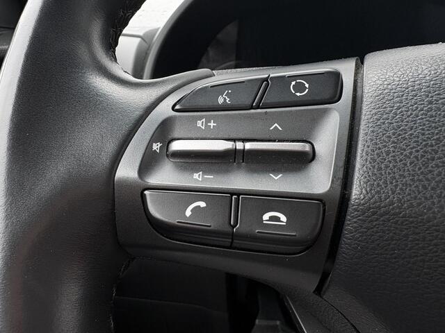 Hyundai Kona 1.0T Essence / Winter en zomerbanden op velg / Trekhaak (1200kg) / Apple CarPlay/Android Auto / Airco /