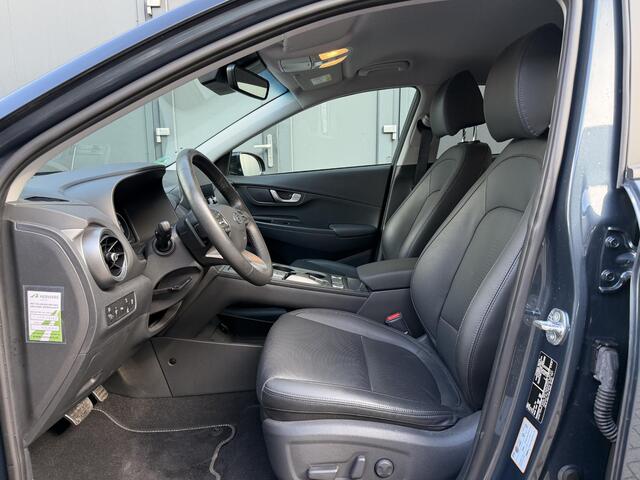 Hyundai Kona EV Premium 64 kWh / Afneembare Trekhaak / Head Up Display / All Season Banden / Stoelverwarming / Stuurwiel Verwarmbaar / Stoel Ventilatie / Achterbank Verwarmbaar / Adaptieve Cruise Control / Krell Geluidsinstallatie