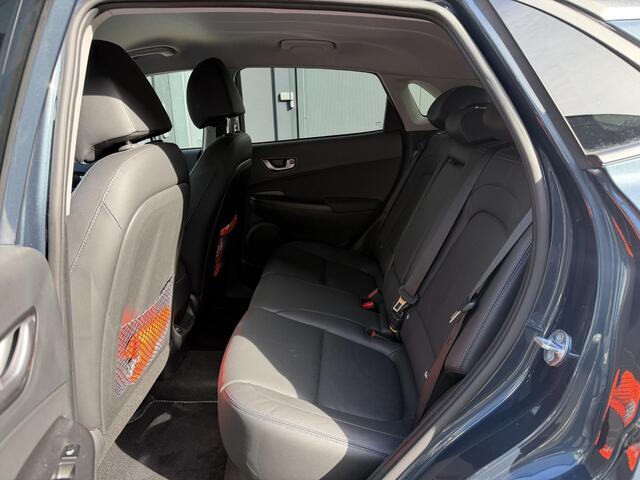 Hyundai Kona EV Premium 64 kWh / Afneembare Trekhaak / Head Up Display / All Season Banden / Stoelverwarming / Stuurwiel Verwarmbaar / Stoel Ventilatie / Achterbank Verwarmbaar / Adaptieve Cruise Control / Krell Geluidsinstallatie