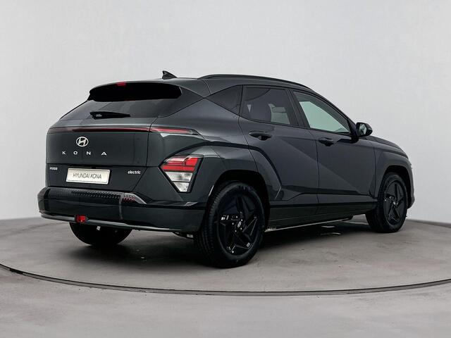 Hyundai Kona Electric Pure Edition 64.8 kWh | BTW auto | Voor en achter parkeersensoren | Batterijverwarming | 17 inch lichtmetalen velgen