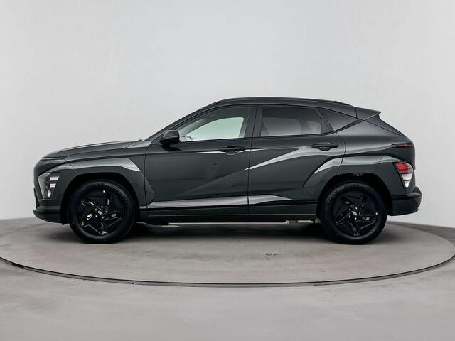 Hyundai Kona Electric Pure Edition 64.8 kWh | BTW auto | Voor en achter parkeersensoren | Batterijverwarming | 17 inch lichtmetalen velgen