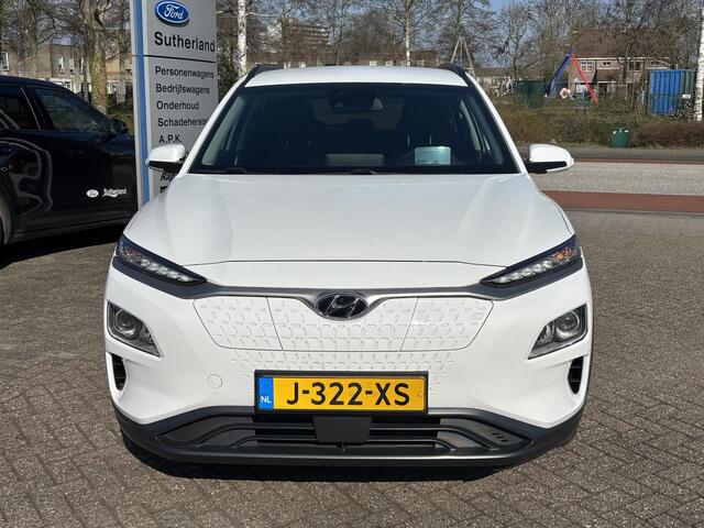Hyundai Kona EV Fashion 64 kWh Bellen voor bezichtiging |SCI| Navigatie | Camera | Head up Display