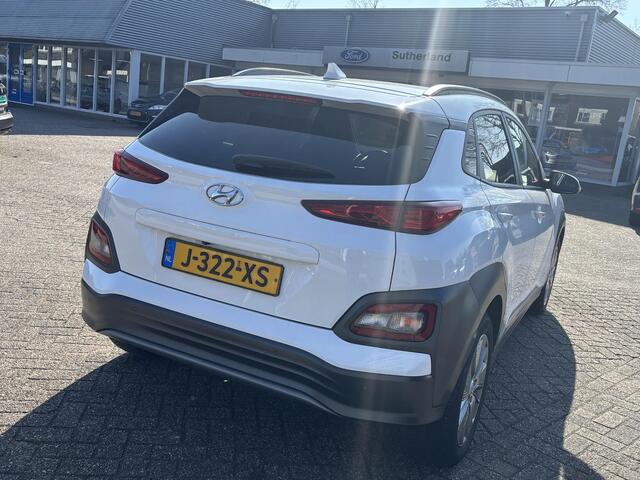 Hyundai Kona EV Fashion 64 kWh Bellen voor bezichtiging |SCI| Navigatie | Camera | Head up Display
