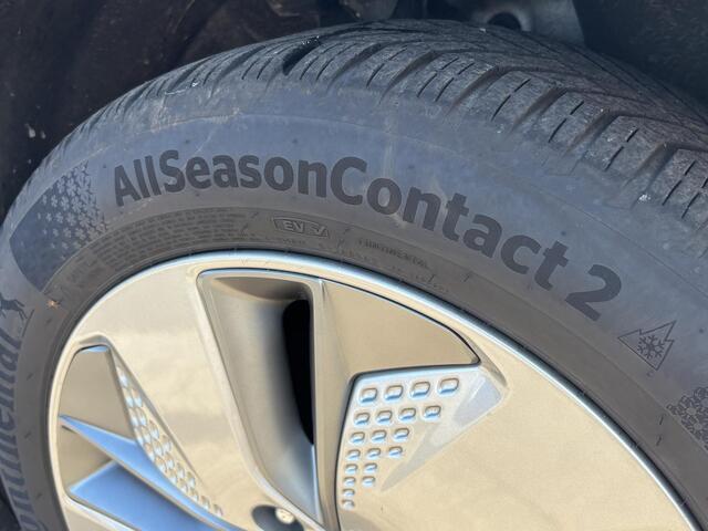 Hyundai Kona EV Fashion 64 kWh Bellen voor bezichtiging |SCI| Navigatie | Camera | Head up Display