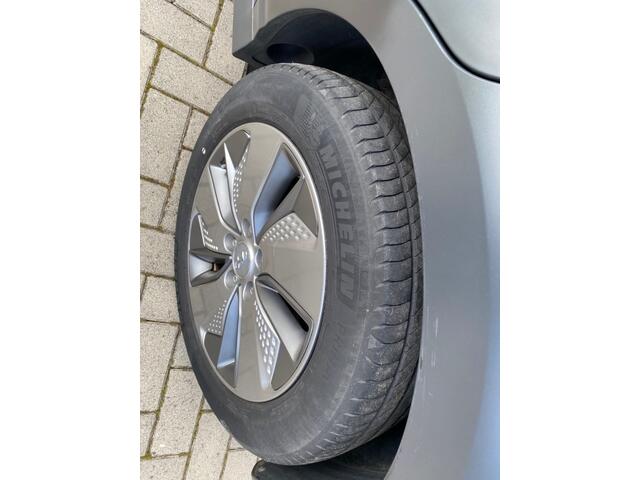 Hyundai Kona EV Fashion 64 kWh