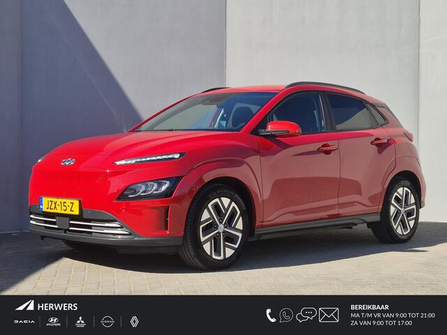 Hyundai Kona EV Fashion 64 kWh Automaat / Accu SOH 100% / Dealer onderhouden / CCS snellader / WLTP bereik 484 km bereik stad 660 km / Warmtepomp / Head Up Display / Adaptief cruise control / Achteruitrijcamera / Stuur- & Stoelverwarming /