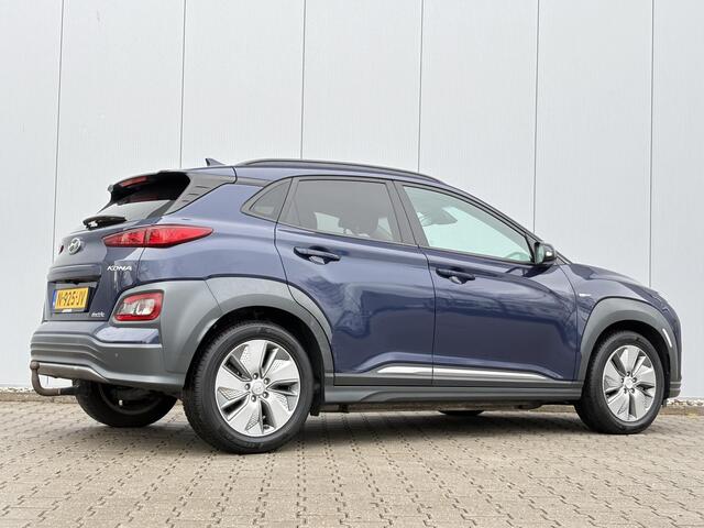 Hyundai Kona EV Fashion 64 kWh / Apple Carplay/Android Auto / Navigatie / Cruise Control Adaptief met Stop&Go / All-season banden / Trekhaak /