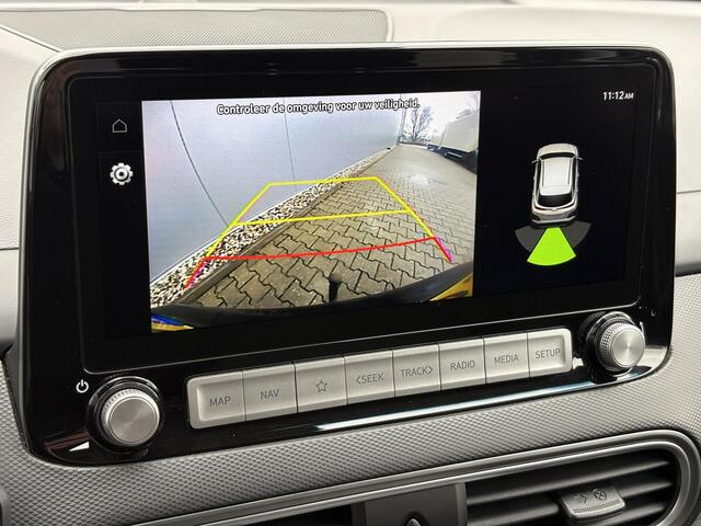 Hyundai Kona EV Fashion 64 kWh / Apple Carplay/Android Auto / Navigatie / Cruise Control Adaptief met Stop&Go / All-season banden / Trekhaak /