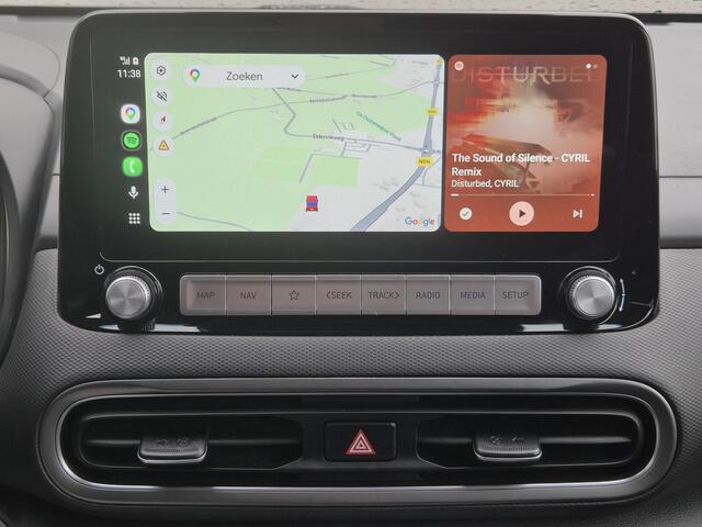 Hyundai Kona EV Comfort Smart 39 kWh Automaat / Accu SOH 100% / Dealer onderhouden / CCS snellader / WLTP 305 km stad 435 km / warmtepomp / All season banden / Stuur- & Stoelverwarming / Achteruitrijcamera / Keyless Entry/Start / Krell Audio Systeem /