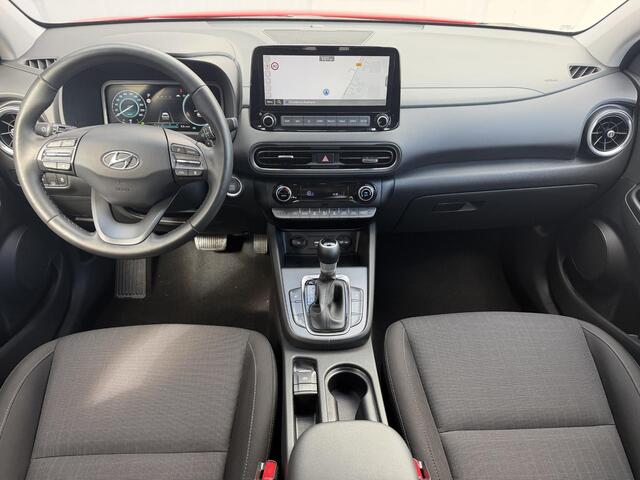 Hyundai Kona 1.6 GDI HEV Fashion Automaat / Fabrieksgarantie tot 10-2027 / Dealer Onderhouden / Adaptieve Cruise / Stuur & Stoelverwarming / Camera / Navigatie / Dodehoek Detectie / Apple Carplay & Android Auto / 18" LM wielen Premium / DAB /
