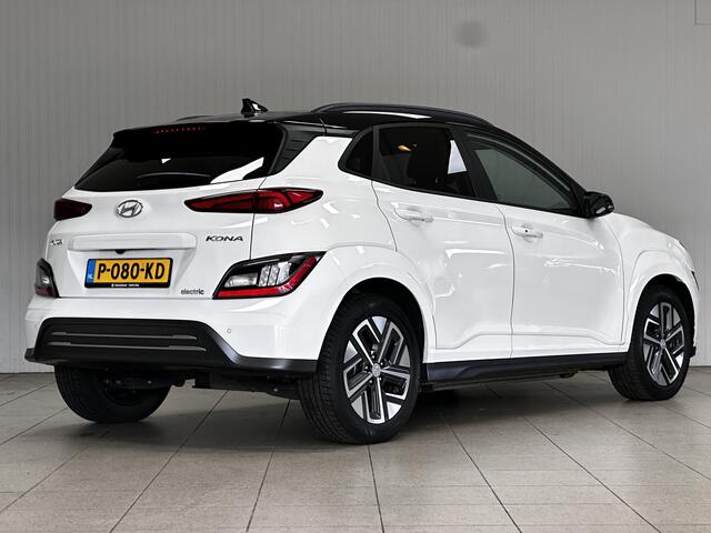 Hyundai Kona EV Fashion 64 kWh/ Two-Tone/ 17'' LMV/ LED Koplampen/ Keyless/ Virtual Dashb./ Apple + Android/ Adaptive Cruise/ Camera/ Lane-Assist./ Navi/ DAB+/ Dode-Hoek DET./ Extra getint glas.