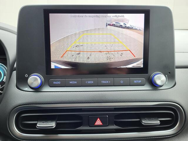 Hyundai Kona EV Comfort 39kWh /SOH 100%/ 3 Fasen Laden /CCS Snelladen / Dealer onderhouden / Apple Carplay / Android Auto / Camera / Kreil audio / DAB / Stuur- en stoelverwarming voor