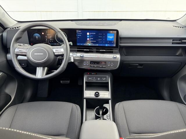 Hyundai Kona Electric Long Range Pure Edition 64.8 kWh / Navigatie / Apple & Android carplay / Airco / Achteruitrijcamera / Parkeersensoren Voor & Achter /