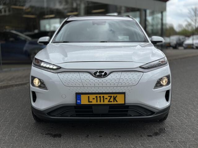 Hyundai Kona EV Fashion 64 kWh | SOH: 96,8% | Sky PANO Dak | HUD | Dodehoek Detectie | LED