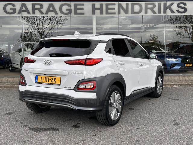 Hyundai Kona EV Fashion 64 kWh | SOH: 96,8% | Sky PANO Dak | HUD | Dodehoek Detectie | LED