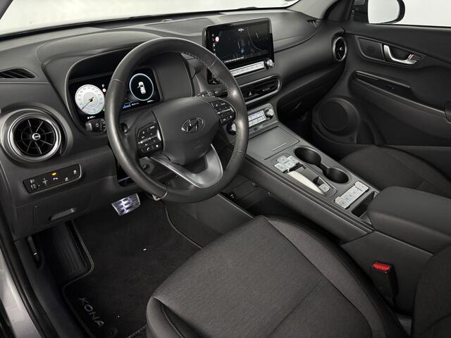 Hyundai Kona EV Comfort Smart 64 kWh | Schuif/kanteldak | Stoelverwarming | Navigatie | LED |