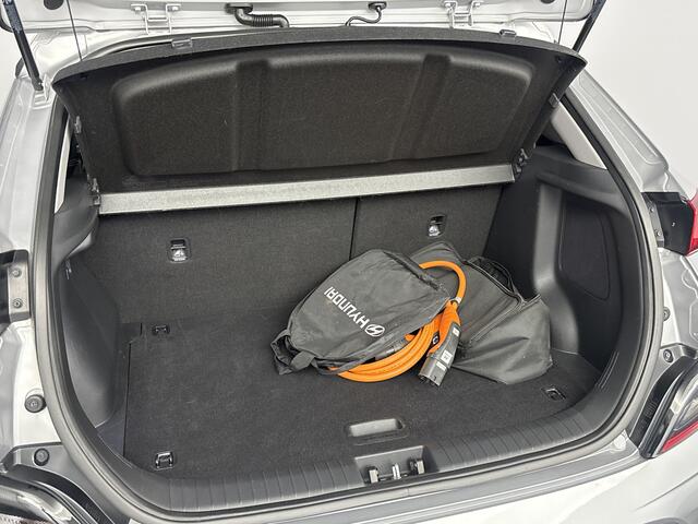 Hyundai Kona EV Comfort Smart 64 kWh | Schuif/kanteldak | Stoelverwarming | Navigatie | LED |