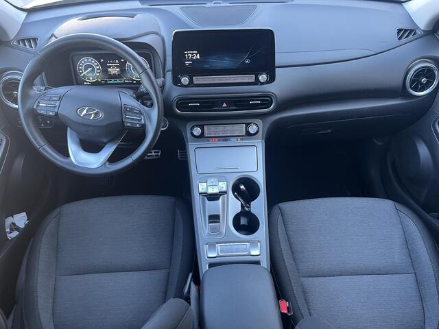 Hyundai Kona EV Fashion 64 kWh / 100% SOH/ NL auto / Cruise Control Adaptief / Lane Assist / Dode Hoek Detectie / Keyless Entry & Start / Apple Carplay & Android Auto / Navigatie / Lichtmetalen Velgen 17" / Head-Up Display /