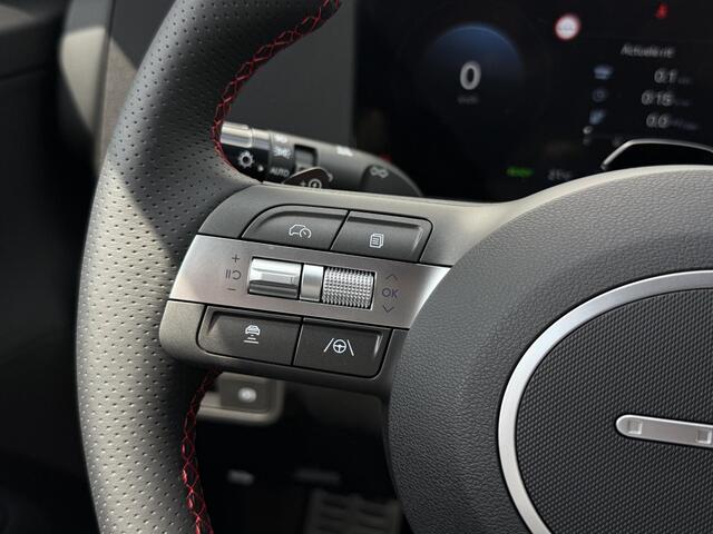 Hyundai Kona Electric N Line Business 64.8 kWh / ¤500,- voordeel / Warmtepomp / Bose Premium audio / Adaptieve Cruise Control / Apple Carplay/Android Auto / Navigatie / Achteruitrijcamera / DAB / Climate Control /