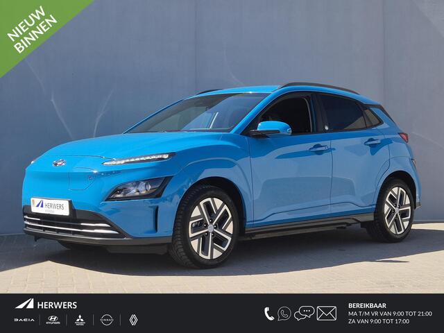 Hyundai Kona EV Comfort Smart 39 kWh / Dealer onderhouden / SOH 92.10% / Fabrieksgarantie tot 02-2027 / Trekhaak afneembaar / Warmtepomp / CCS snelladen / Navigatie / Apple Carplay Android / 17" LM wielen + All Season banden /
