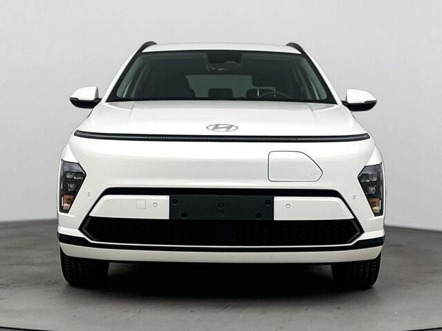 Hyundai Kona Electric Pure Edition 64.8 kWh | Stoelverwarming | Stuurverwarming | Parkeersensoren voor en achter |