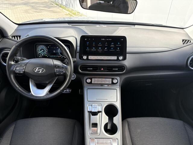 Hyundai Kona EV Comfort 64 kWh / Automaat / Navigatie / Navigatie / Climate & Cruise Control / Camera / Warmtepomp / Apple Carplay/Android Auto /