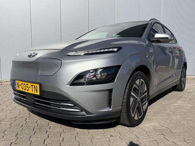 Hyundai Kona EV Comfort 64 kWh / Automaat / Navigatie / Navigatie / Climate & Cruise Control / Camera / Warmtepomp / Apple Carplay/Android Auto /