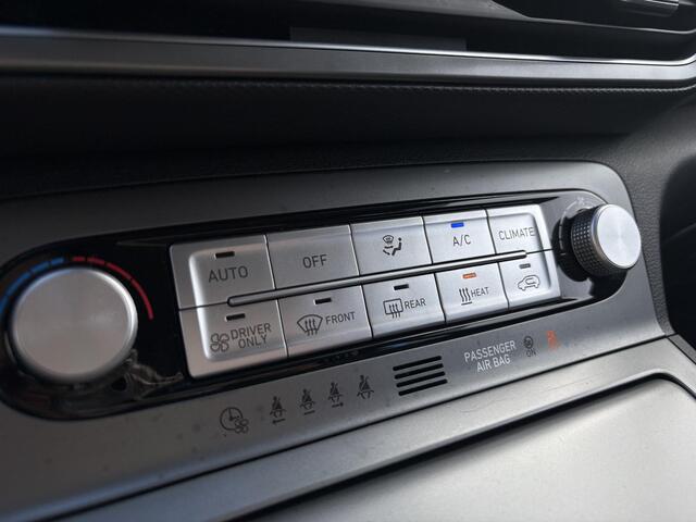 Hyundai Kona EV Comfort 64 kWh / Automaat / Navigatie / Navigatie / Climate & Cruise Control / Camera / Warmtepomp / Apple Carplay/Android Auto /