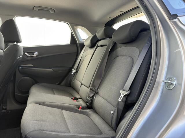 Hyundai Kona EV Comfort 64 kWh / Automaat / Navigatie / Navigatie / Climate & Cruise Control / Camera / Warmtepomp / Apple Carplay/Android Auto /