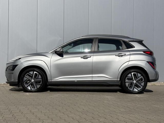 Hyundai Kona EV Comfort 64 kWh / Automaat / Navigatie / Navigatie / Climate & Cruise Control / Camera / Warmtepomp / Apple Carplay/Android Auto /