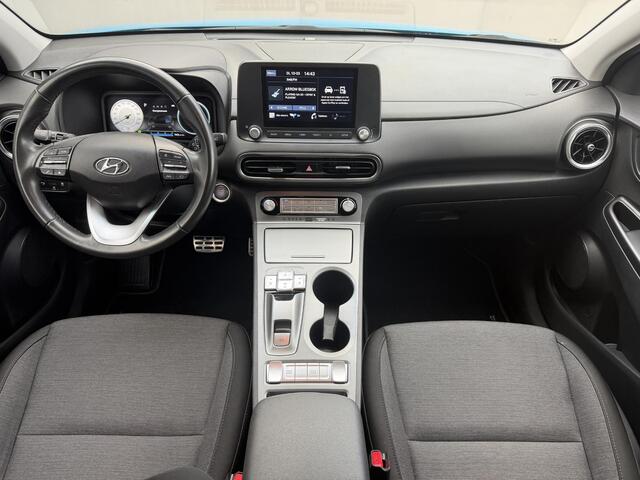 Hyundai Kona EV Comfort 39 kWh / SOH 100% / Dealer Onderhouden / Fabrieksgarantie tot 9-2027 / Navigatie Apple Carplay & Android Auto / Cruise / Clima / Camera / DAB /