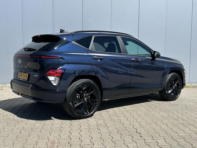 Hyundai Kona Electric Long Range Pure Edition 64.8 kWh / 20 Inch Lichtmetalen Velgen / Navigatie / Cruise Control Adaptief / Bestuurder & Bijrijder Stoel In Hoogte Verstelbaar /