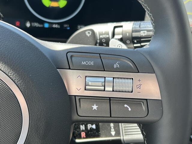 Hyundai Kona Electric Long Range Pure Edition 64.8 kWh / 20 Inch Lichtmetalen Velgen / Navigatie / Cruise Control Adaptief / Bestuurder & Bijrijder Stoel In Hoogte Verstelbaar /