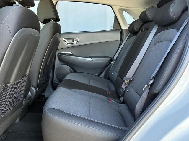 Hyundai Kona EV Fashion 64 kWh / SOH 100% / Fabrieksgarantie t/m 3-2028 / Apple Carplay/Android Auto / Warmtepomp / Navigatie /